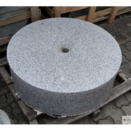 Brunnenstein Granit grau 